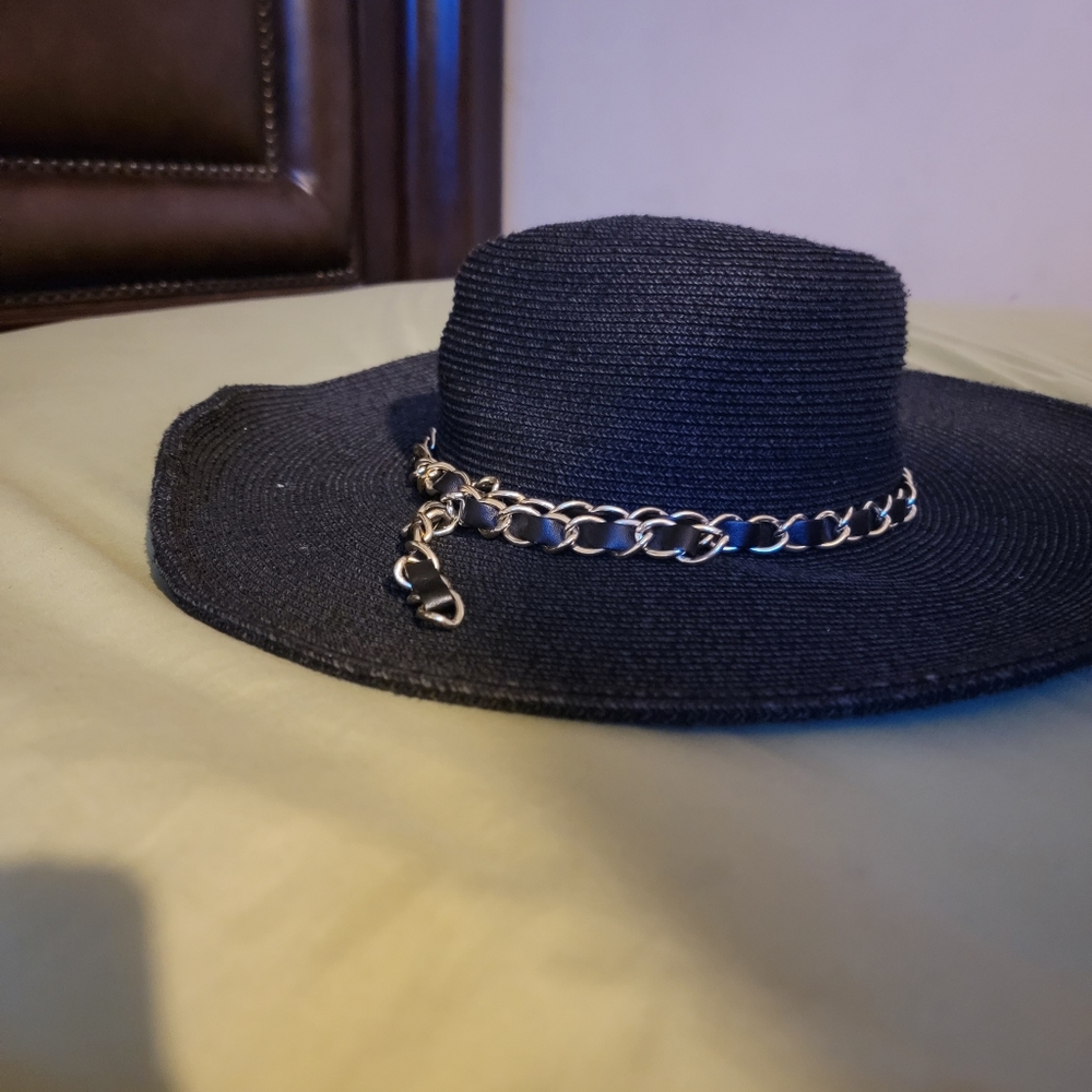 Floppy hat - Picture 3 of 3